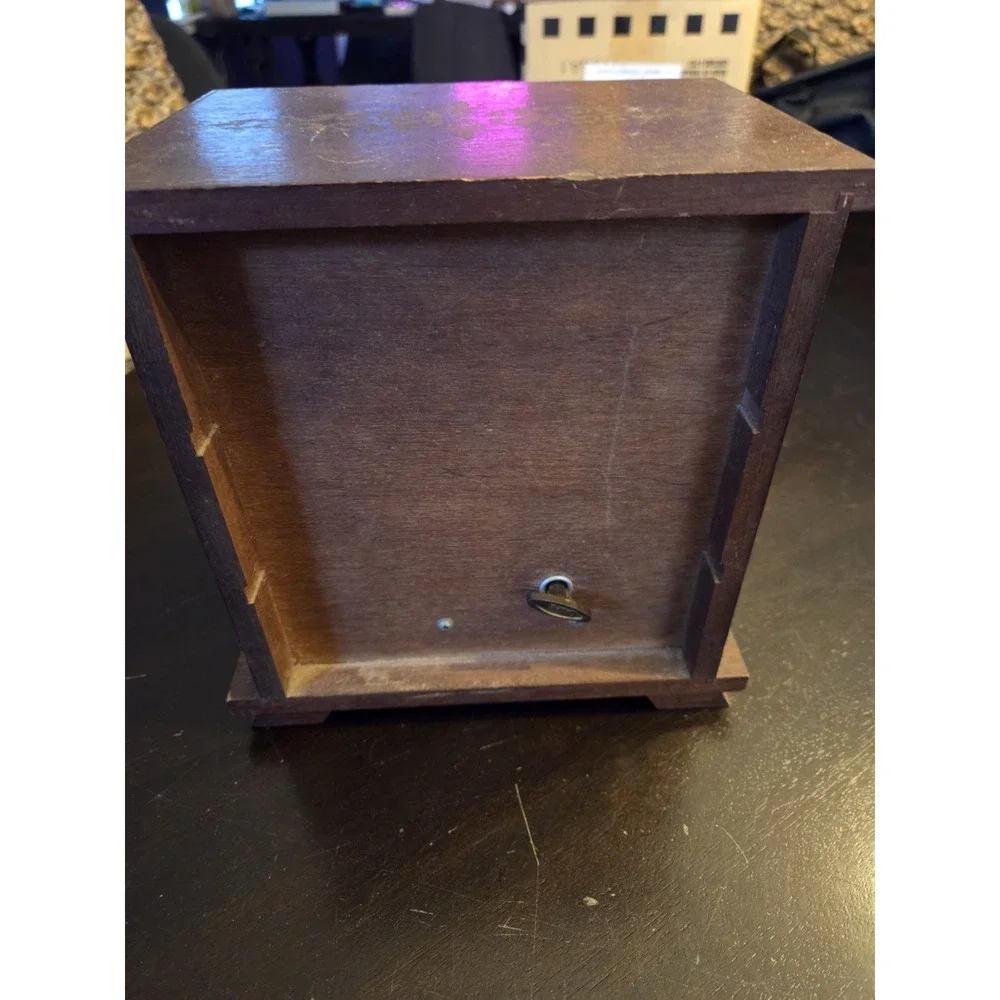 Vintage Laurel Japan Musical Jewelry‎ Box